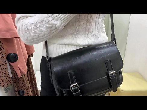 ❤️ فِيٽنگ روم ۾ ڊِلڊو سان نوجوان ڪچي FeralBerry جي عوامي مشت زني ❤️❌ معيار جنسي